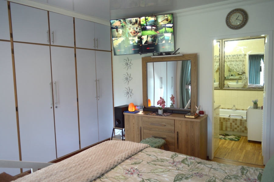 6 Bedroom Property for Sale in Doringkruin North West